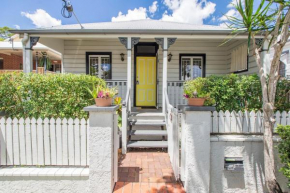 Fernberg Cottage - Sunny Queenslander Charm